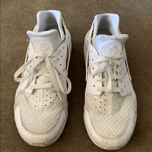 NIKE AIR HUARACHE SZ 10.5